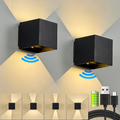 Aplique de pared LED minimalista de aluminio con sensor de movimiento